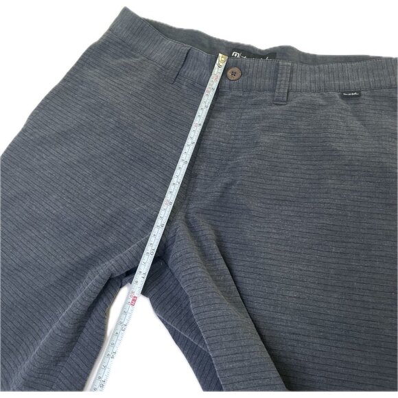 Travis Mathew Shorts Mens 34” L Dark Gray Striped Golf 9.5” Inseam Stretch - Picture 7 of 7
